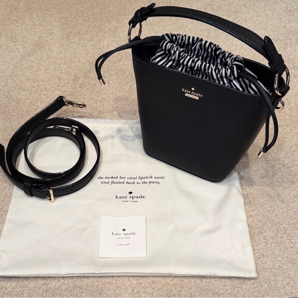 Kate Spade Small Hand/Shoulder purse like new